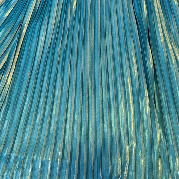 HP🌟Oshkosh Metallic pleated dress - Picture 4 of 6